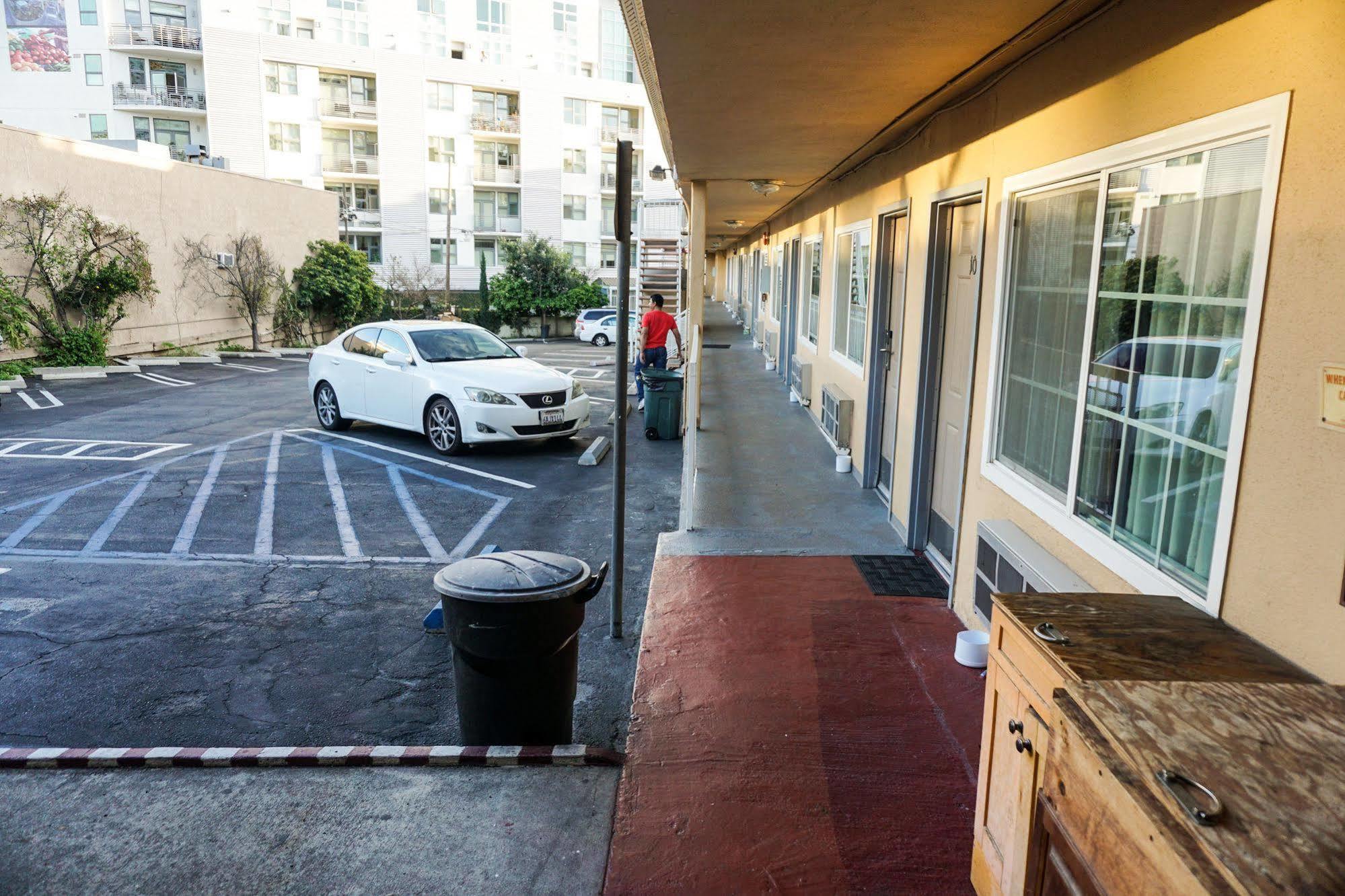 Hollywood La Brea Inn Лос-Анджелес Экстерьер фото